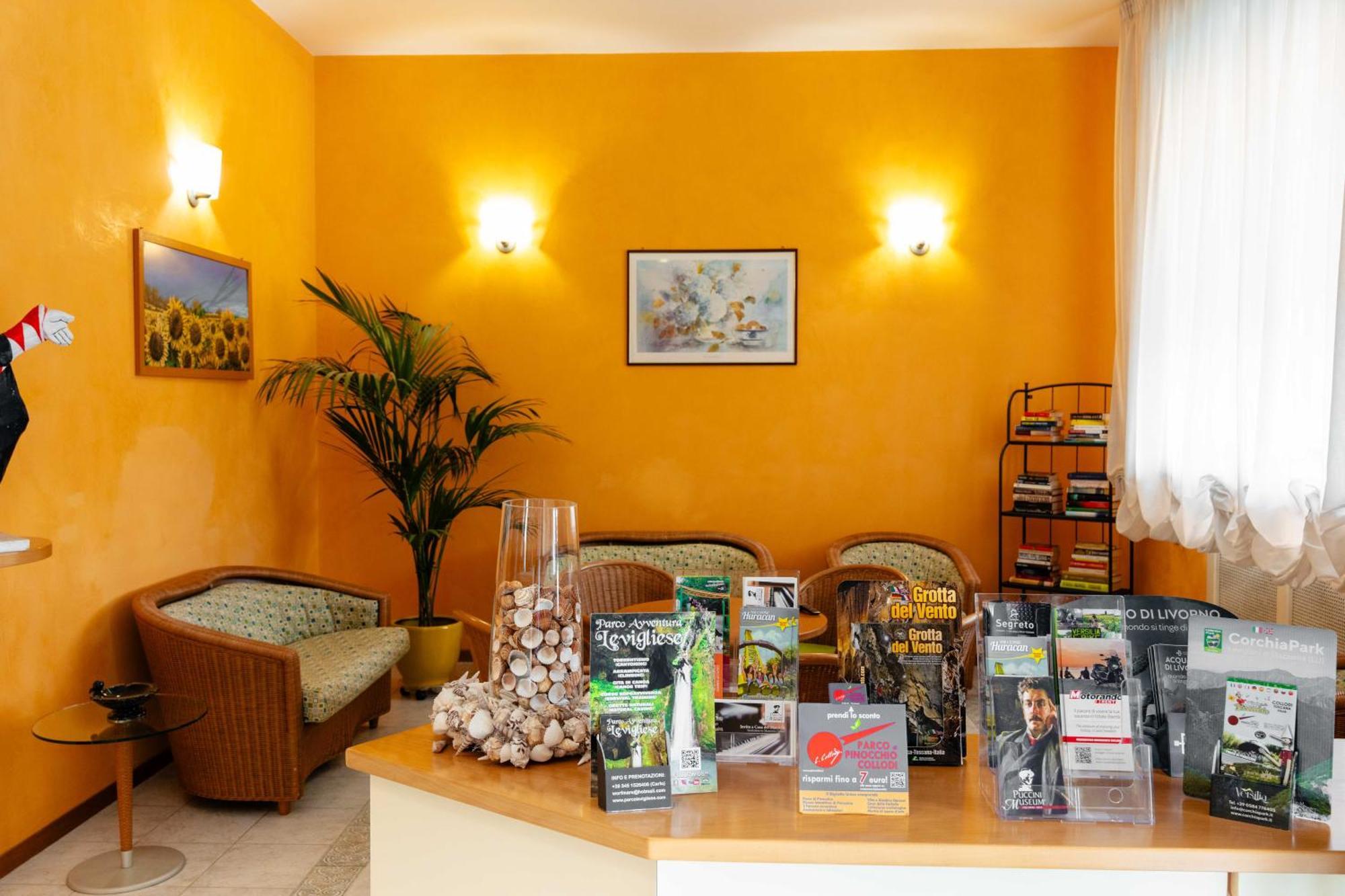 Hotel Pardini Виареджо Екстериор снимка