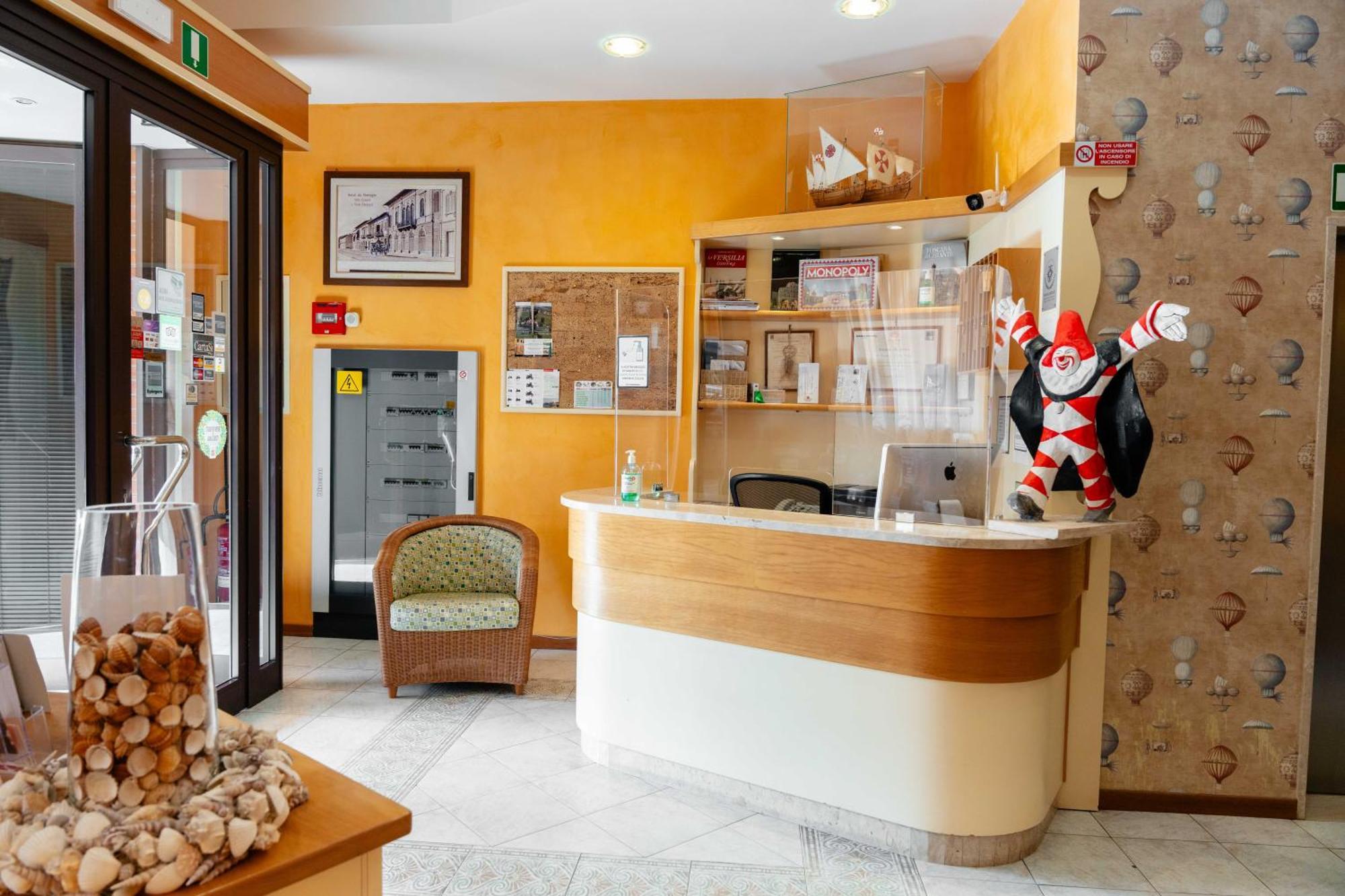Hotel Pardini Виареджо Екстериор снимка
