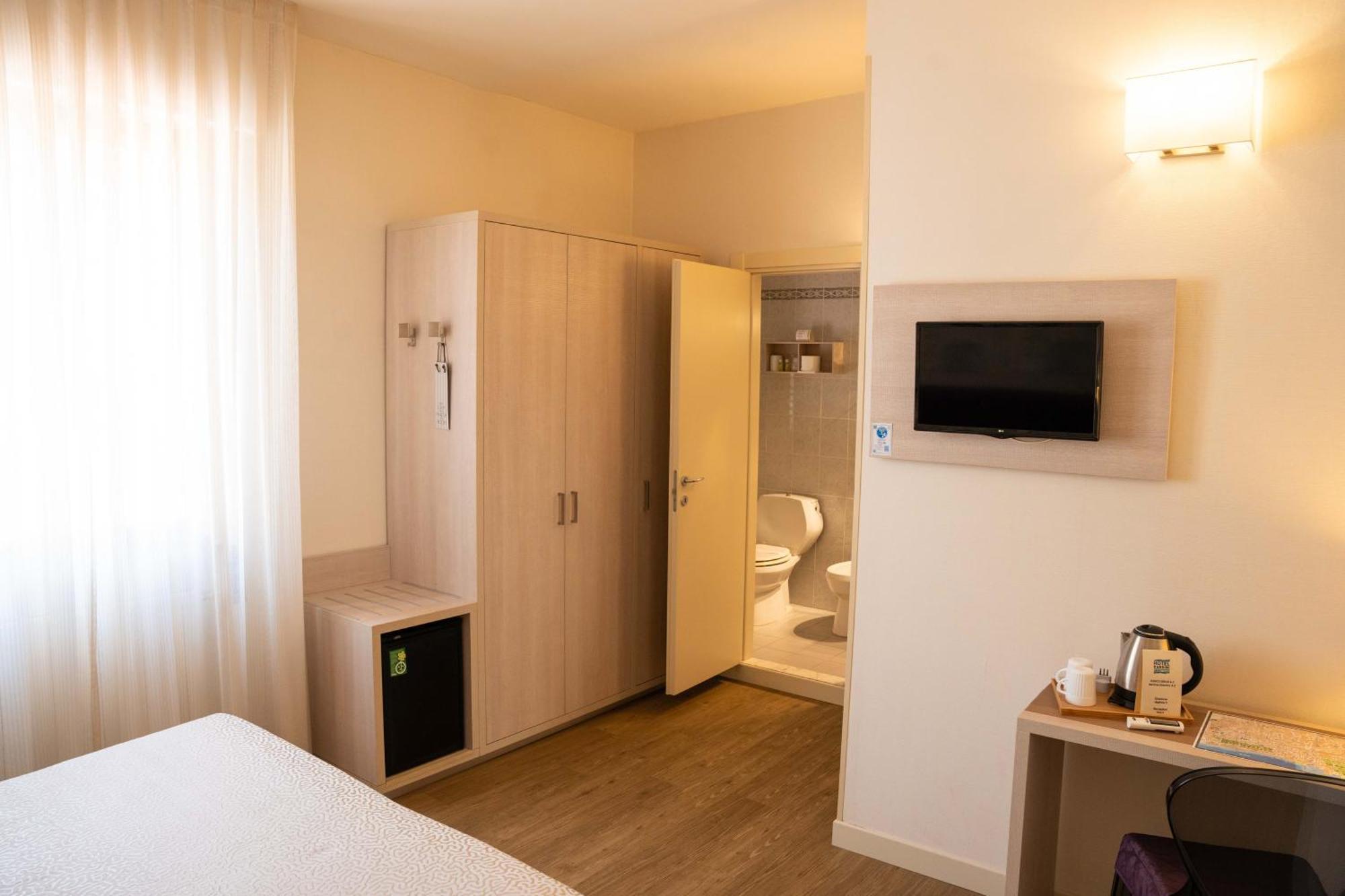 Hotel Pardini Виареджо Екстериор снимка