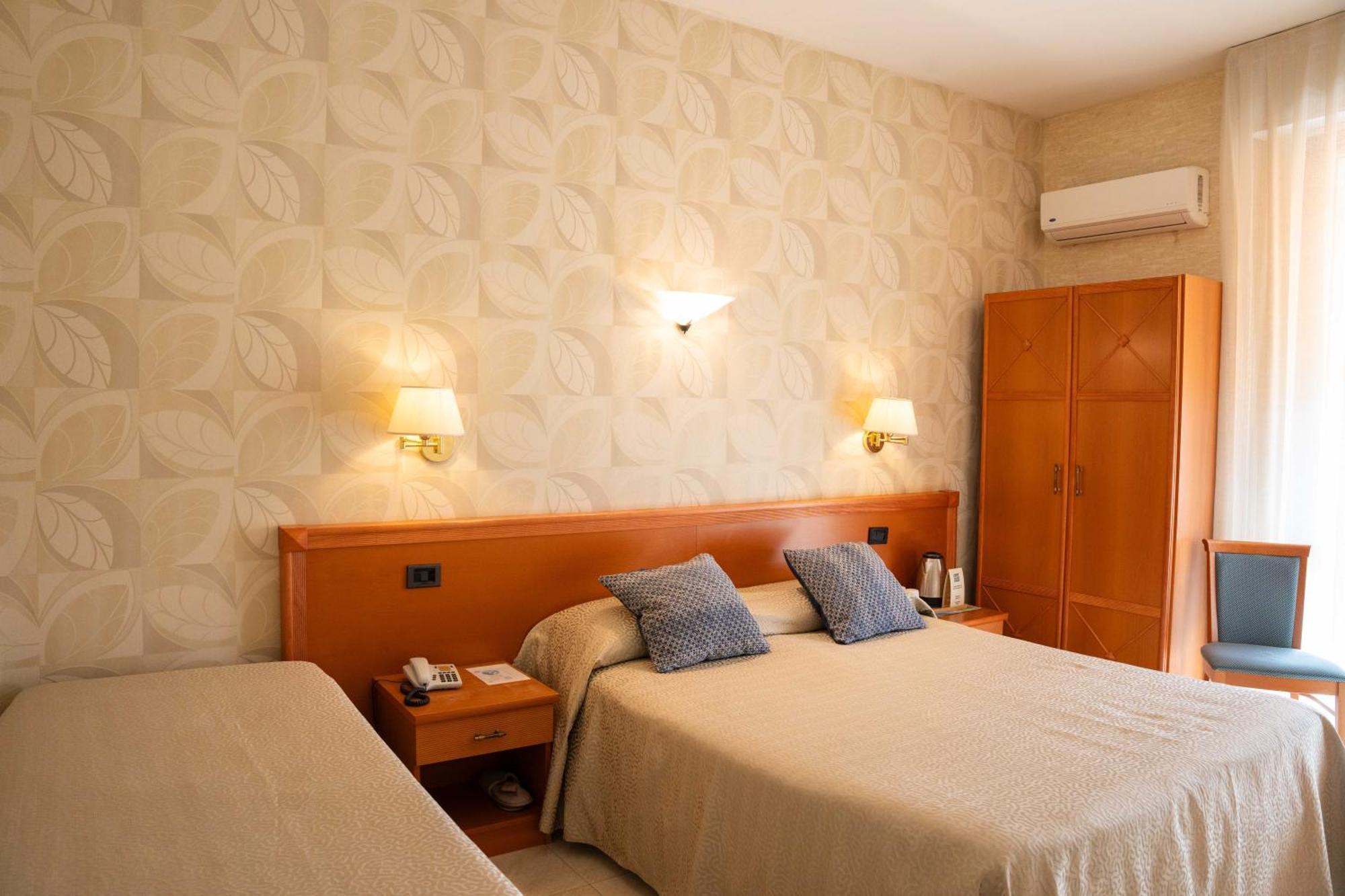 Hotel Pardini Виареджо Екстериор снимка